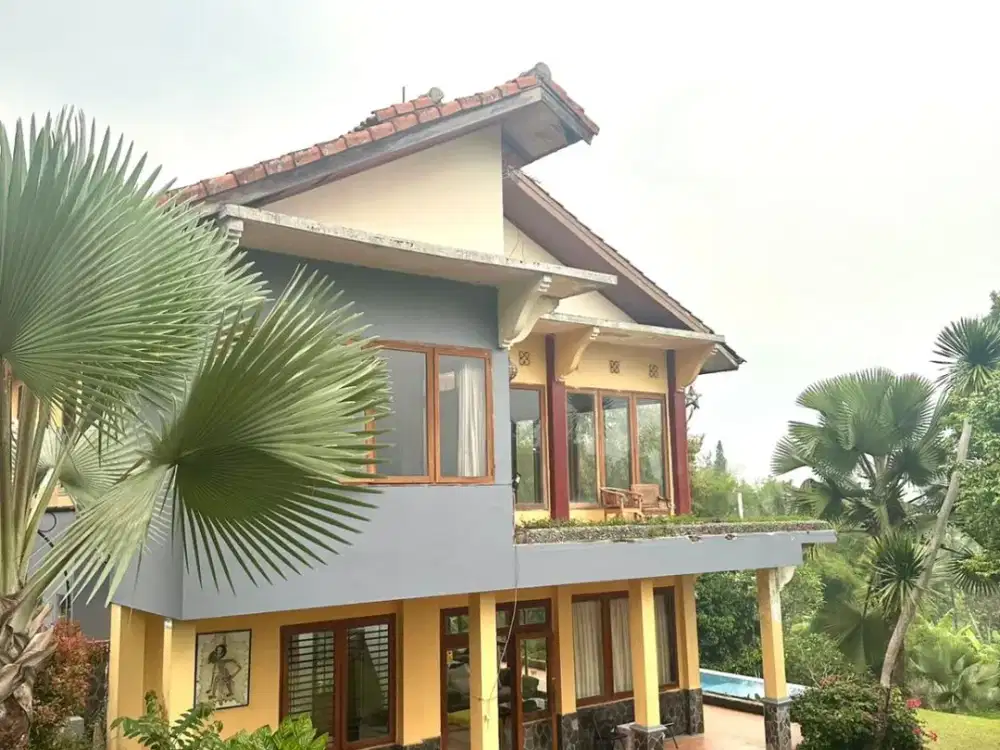 Dijual Villa 2 lantai yang asri dan terawat di cijulang, megamendung - Bogor