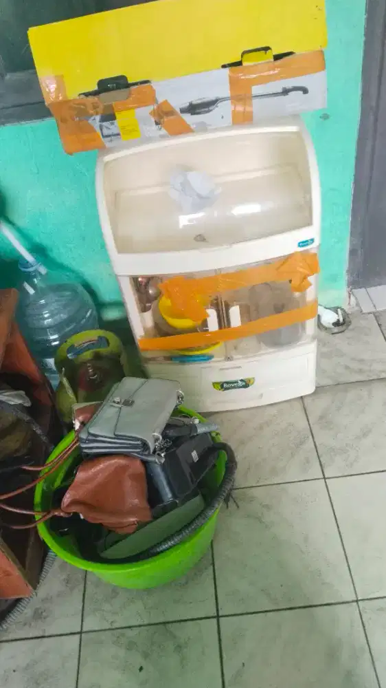 Di jual rak piring dn seisinya  sma vakum