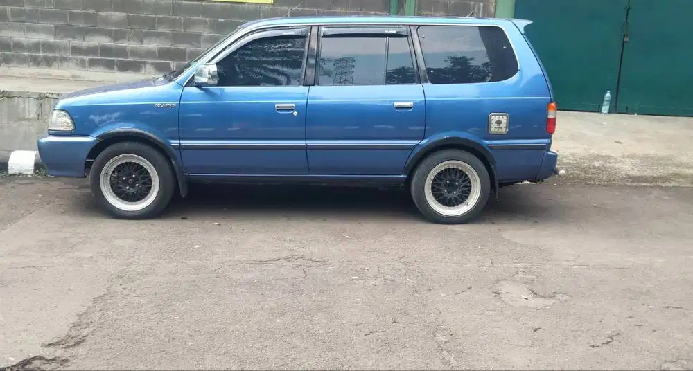 Dijual Toyota kijang lgx THN 2000
