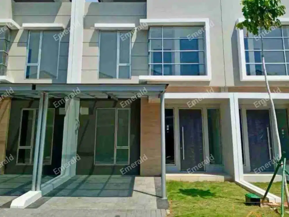 Rumah di Area Exclusive Golf Island PIK