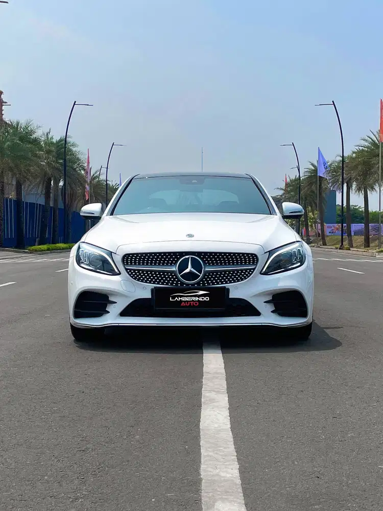 MERCEDES BENZ C300 AMG LINE 2019 PUTIH LOW ODO KM RENDAH SEDAN
