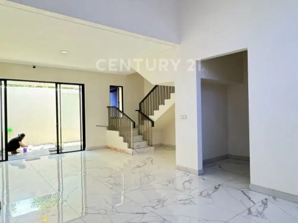 Rare! Rumah 3 Lantai di Cluster Semayang Jgc Jakarta Timur, 4+1 KT, 3+1 KM