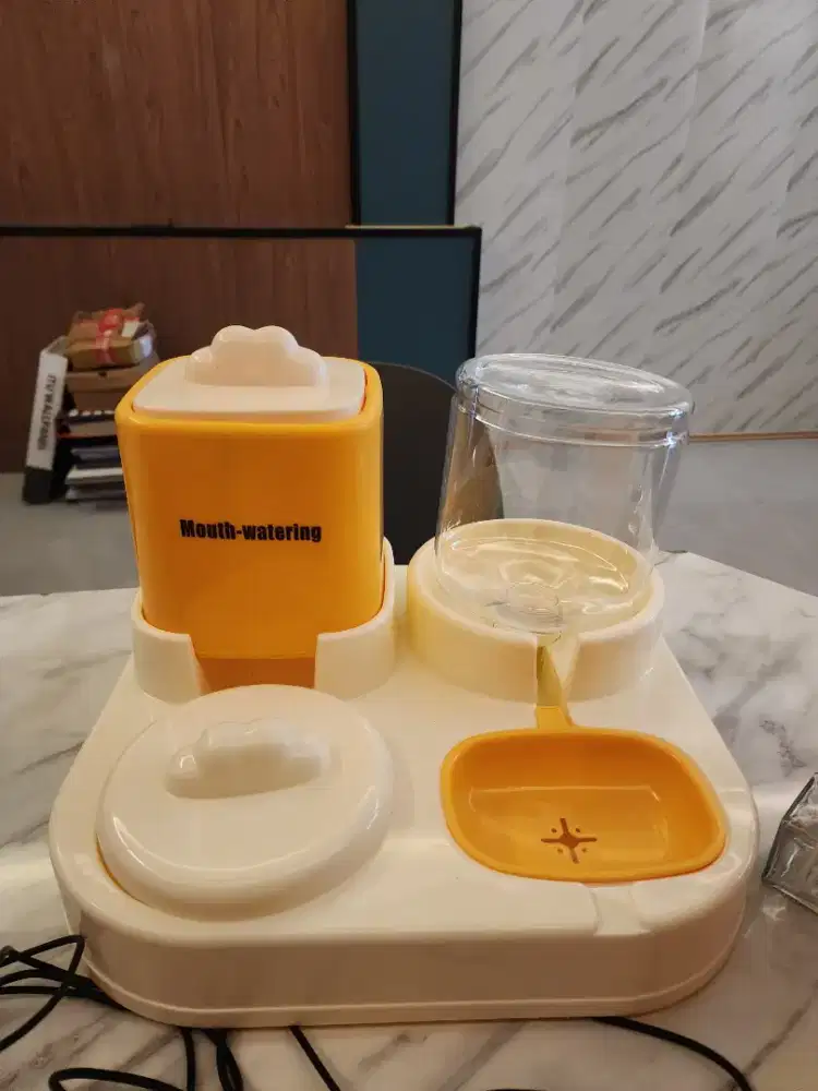 Tmpt makan plus minum hewan peliharaan