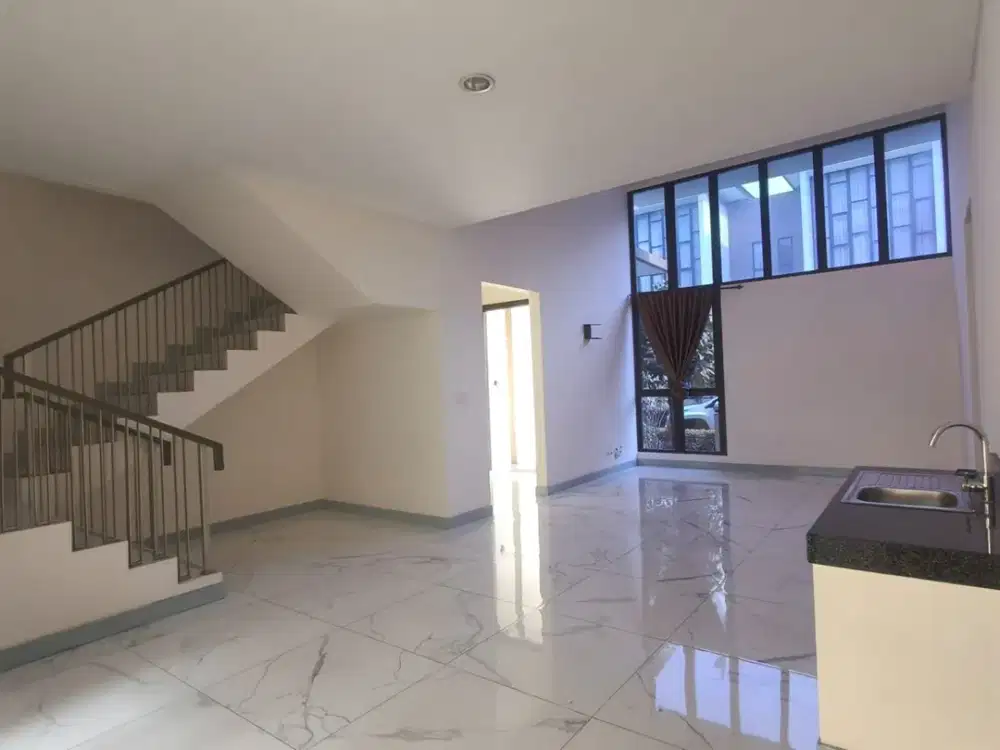 Rare! Rumah 3 Lantai di Cluster Semayang Jgc Jakarta Timur, 4+1 KT, 3+1 KM