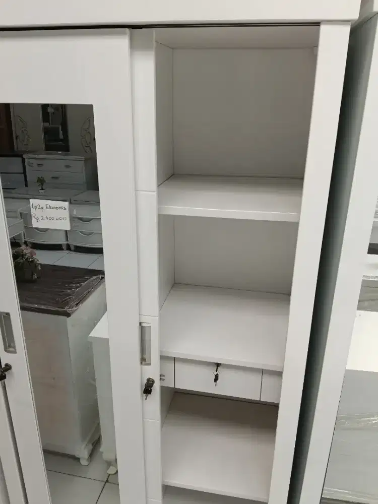 Sale!! Lemari 2pintu putih cantik