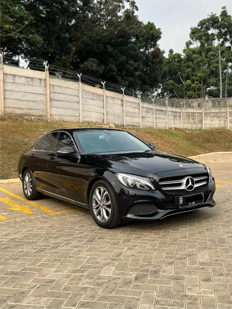 Mercedes Benz C200 2016 LOW KM