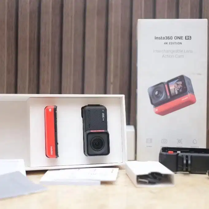 Insta360 one RS fullset like new