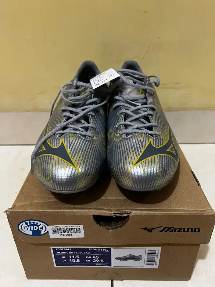 Sepatu Bola Mizuno Size 45 (New)