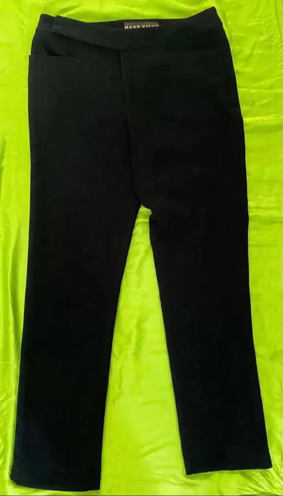 CELANA PANJANG MASH VILLE – HITAM - SIZE S – PRELOVED