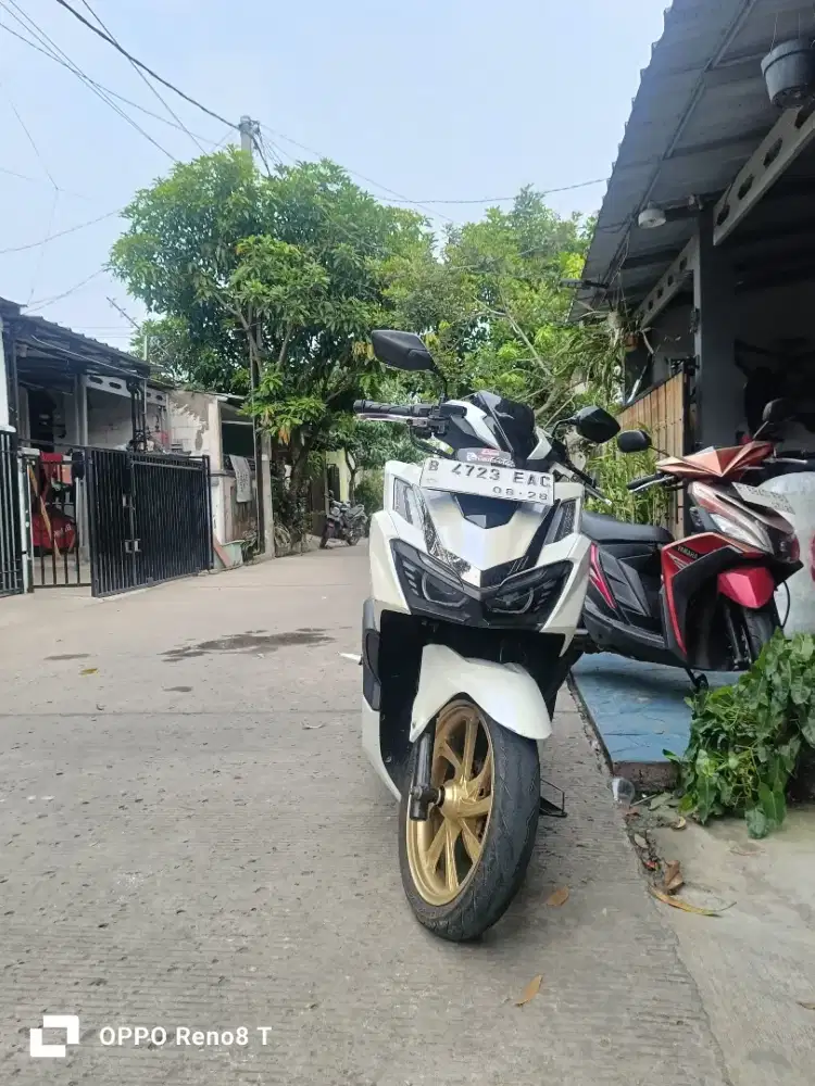 Vario 160 abs warna putih