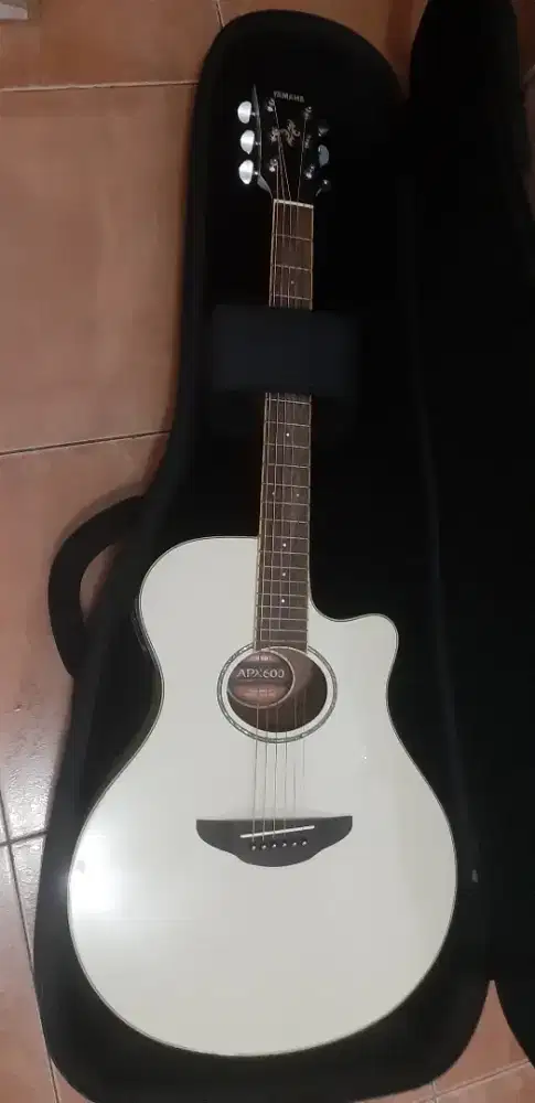 GITAR YAMAHA APX 600, GITAR BASS IBANEZ GSR180, AMPLIFIER CORT CM20B