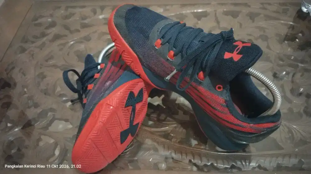 Sepatu Under Armour