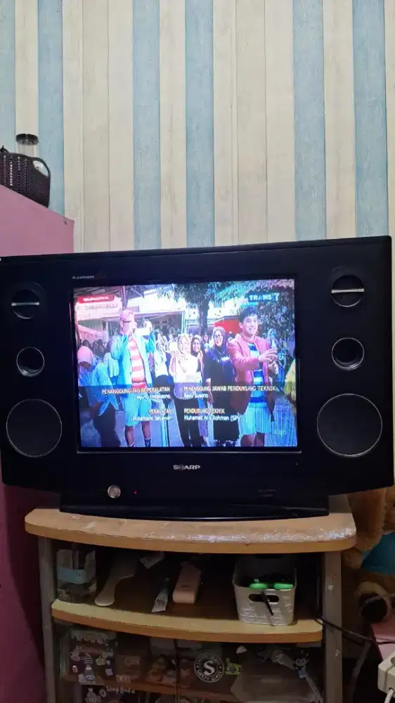 Tv Sharp warna hitam