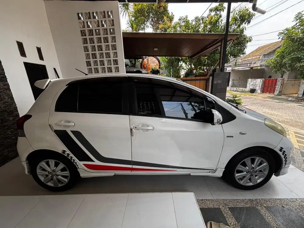Toyota Yaris 1,5L AT tipe E Tahun 2011