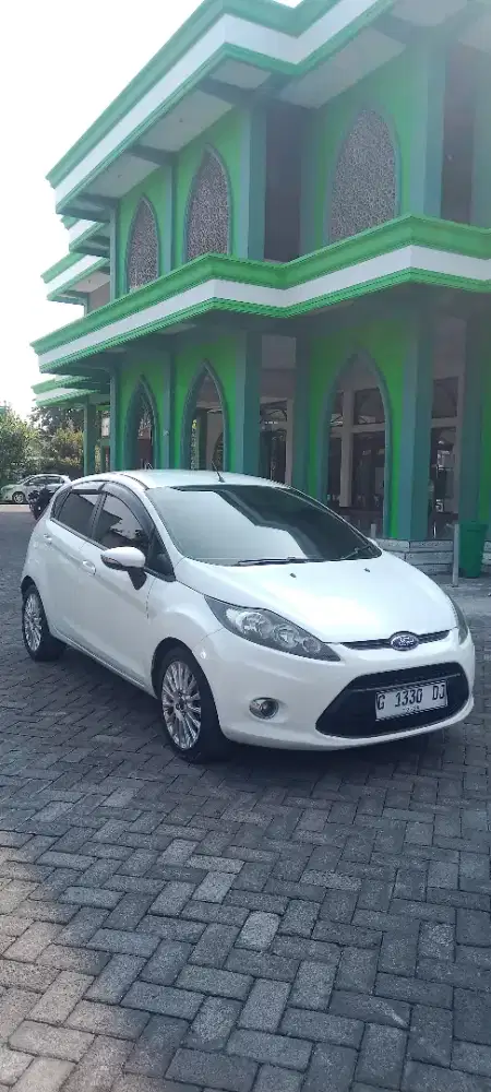 FORD FIESTA TREND AT 2011