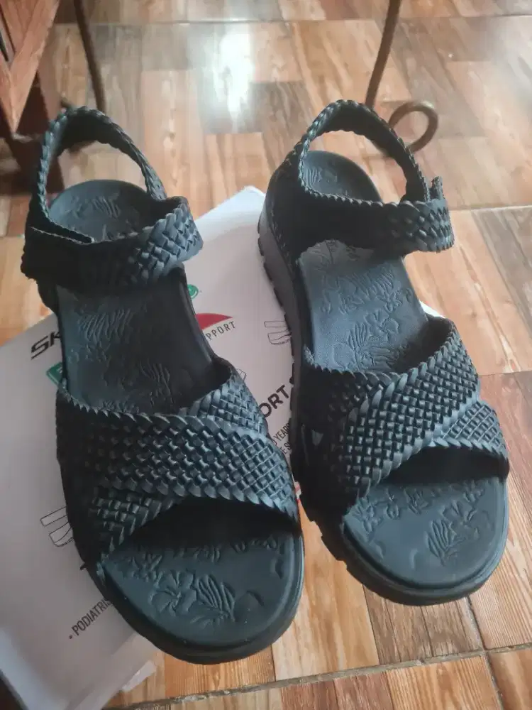 Sandal skechers wanita archfit life strides Black