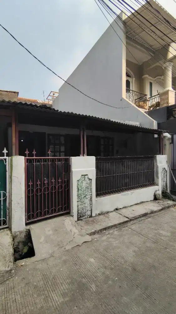 RUMAH SHM AKSES 2 MOBIL SEMPER BARAT JAKARTA UTARA