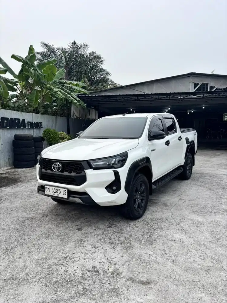 HILUX V 4X4 2024 Automatic Km 17 Ribu Antik