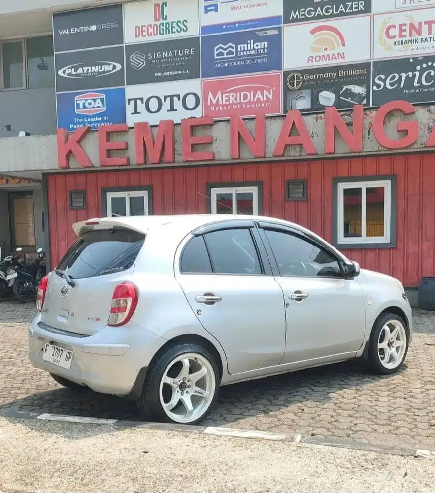 Dijual Nissan March L AT 2012 Silver – Mesin & Matic Normal