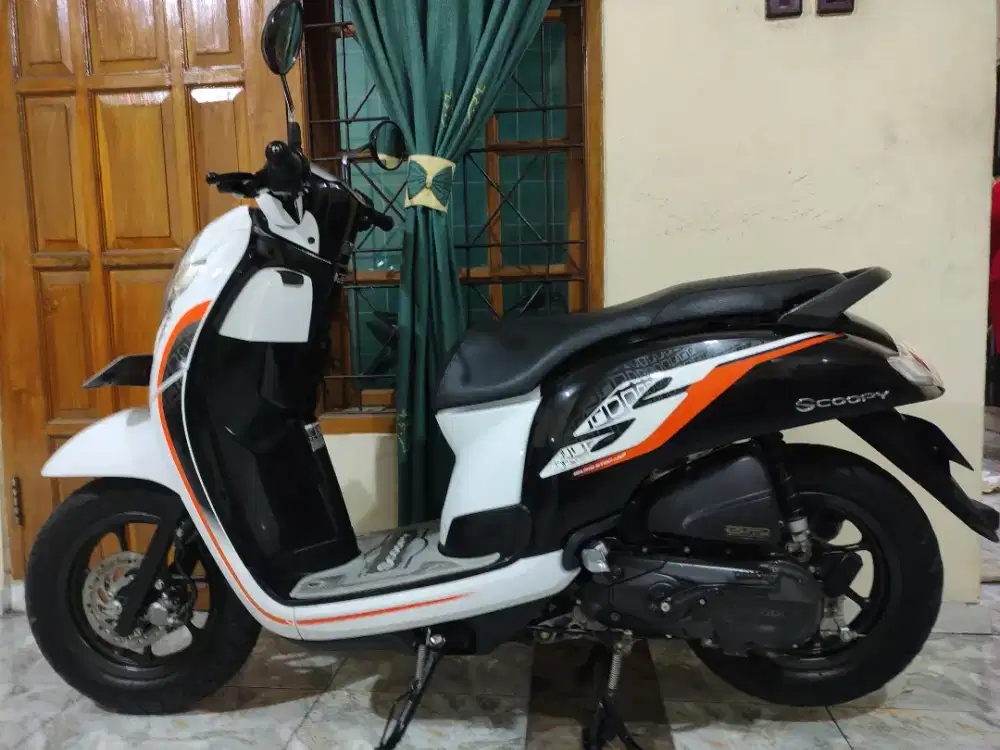 SUPER ISTIMEWA LOW KM SCOOPY DONAT CBS ISS SUPER MULUS NO MINUS