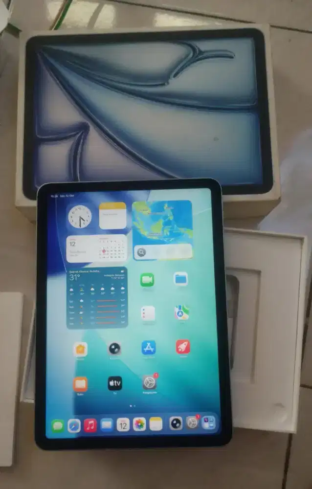 Ipad air m4 128gb ibox fullset wifi + cellular garansi on 2027