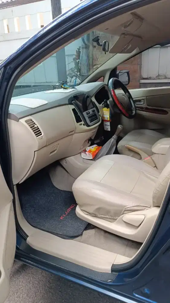 Kijang innova tipe tertinggi V