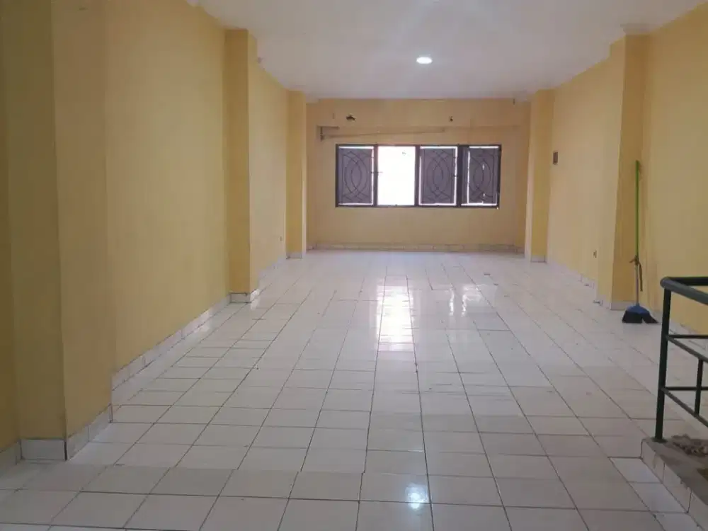 Disewakan Ruko di Mutiara Taman Palem