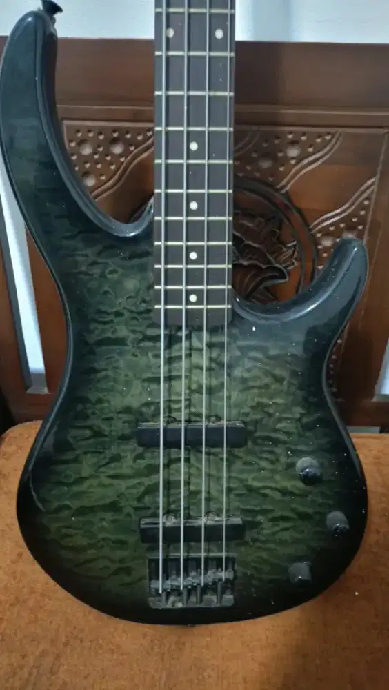 BASS PEAVEY 4 string