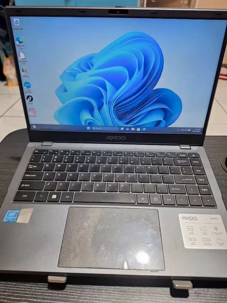 di jual laptop second pemakain cuman sebentar .
