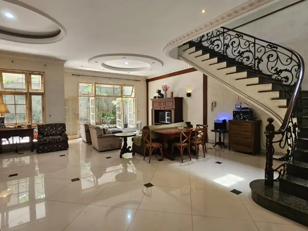 VILLA MEWAH 3 TINGKAT DI CEMARA ASRI! LEBAR 12 METER, FULL FURNISH PREMIUM