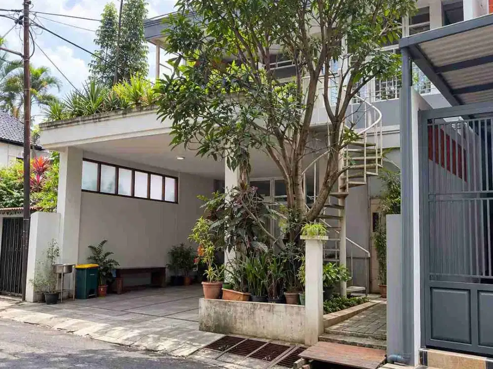 DIJUAL Rumah Besar di Kompleks Dosen ITB, Sayap Dago – Strategis & Nyaman