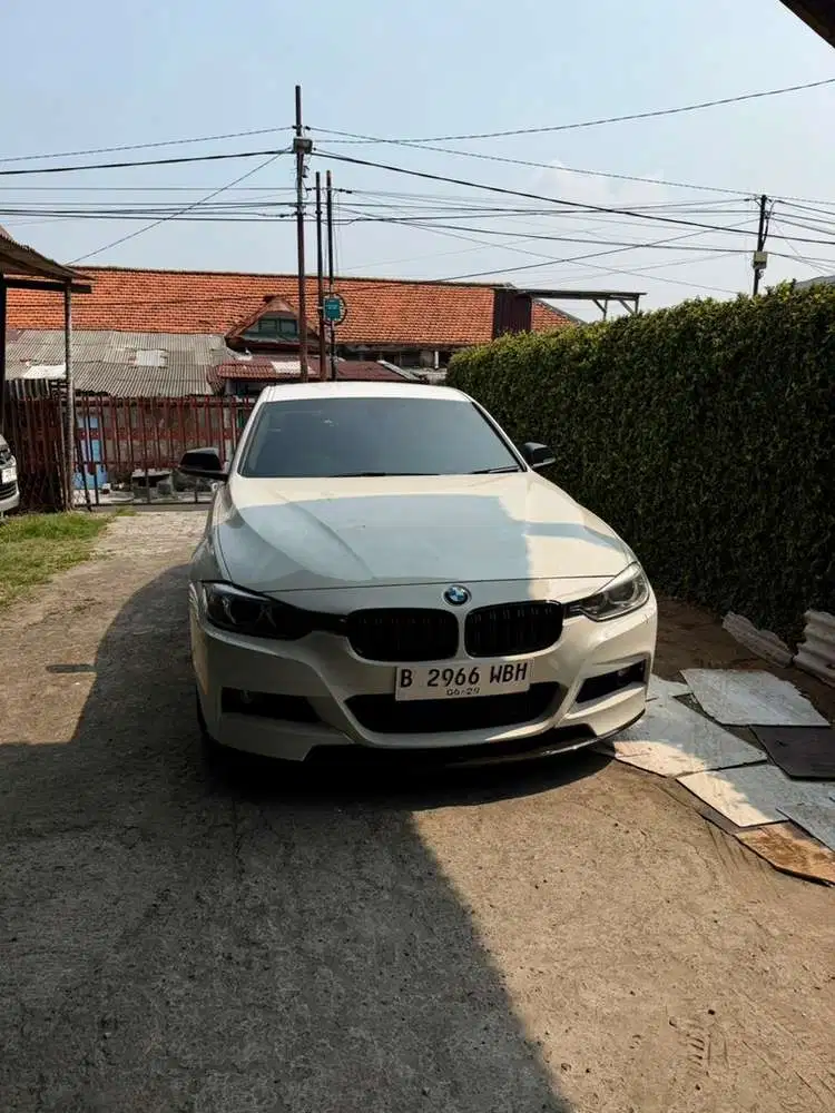 BMW 320i 2014 Bensin