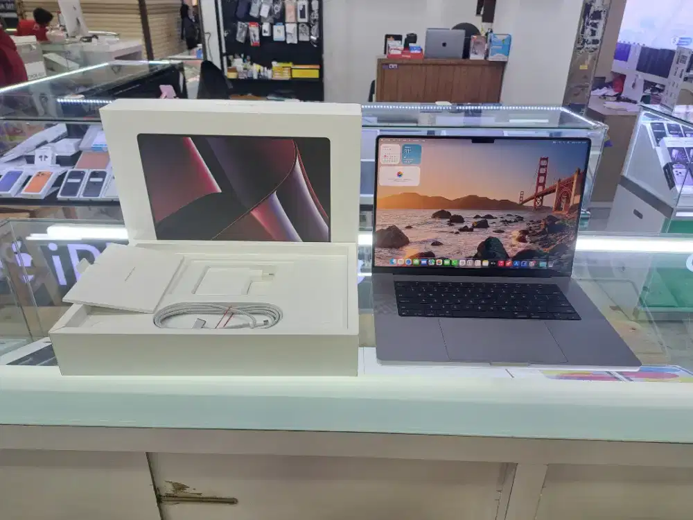 Second Macbook Pro M2 Pro 16 16/1TB Gray IBOX ON Mulus Like New Nego
