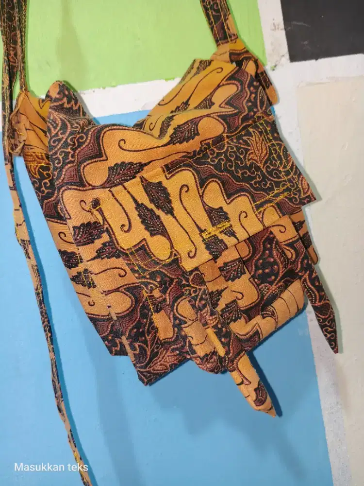 Tas selempang pria motif batik