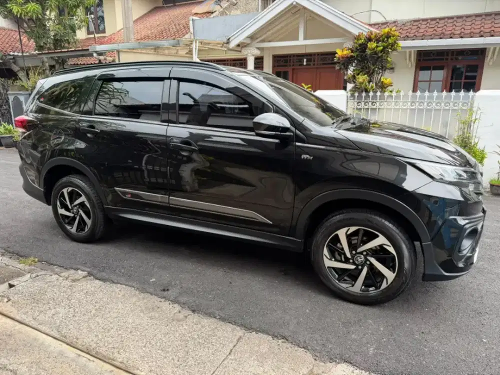 TOYOTA RUSH GR SPORT 1.5 AT 2023 – BLACK