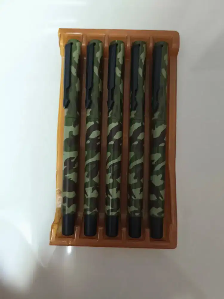 Vintage vector Parker camo roller ball, black clip