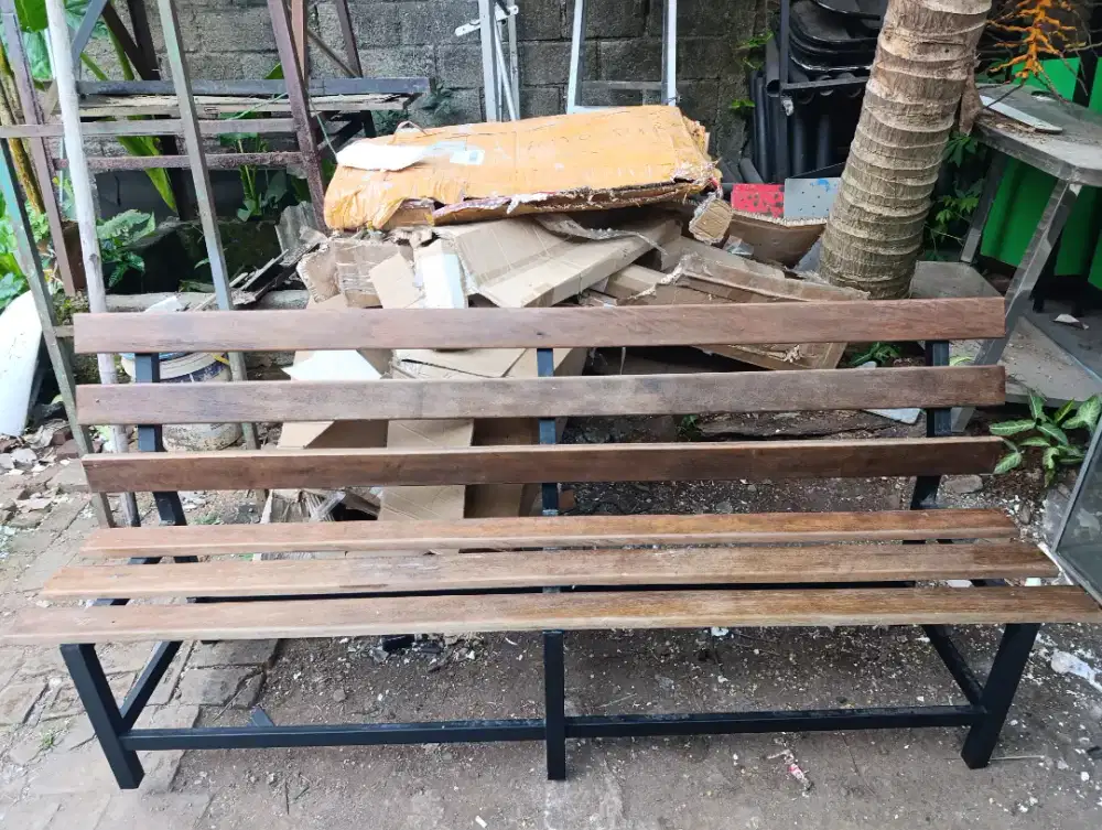 Jual Bangku keren, Rangka besi, ambal kayu,  Pamulang Barat, Tangsel