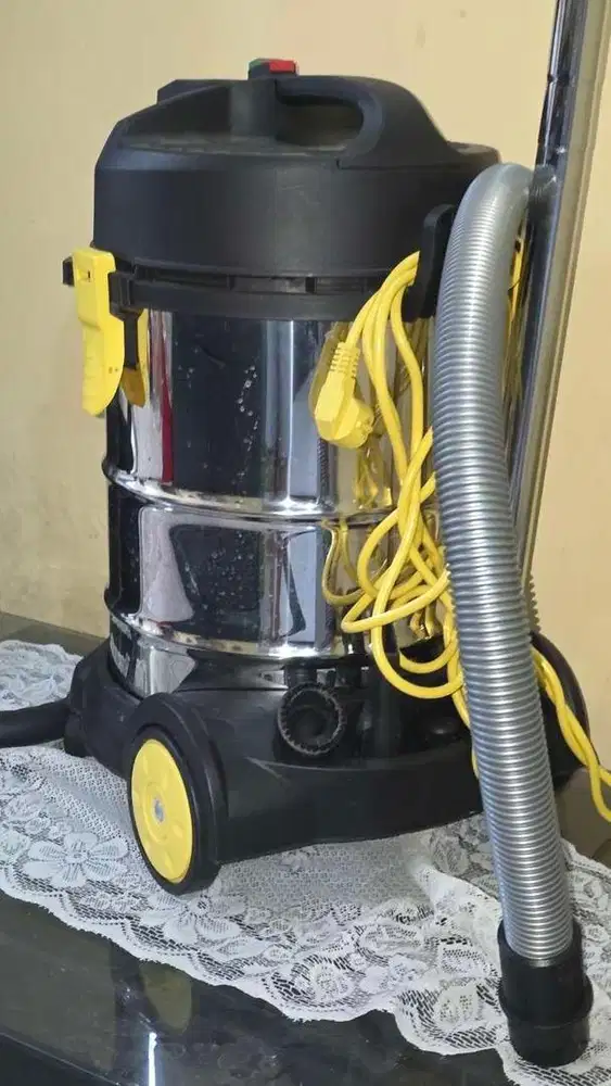 Vacuum Cleaner Krisbow 30 Liter 1200W Wet & Dry Mulus
