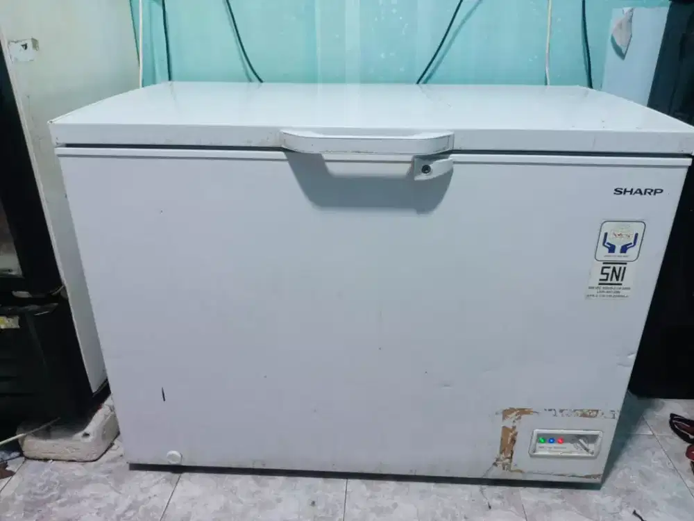 Freezer second merk Sharp 300 liter