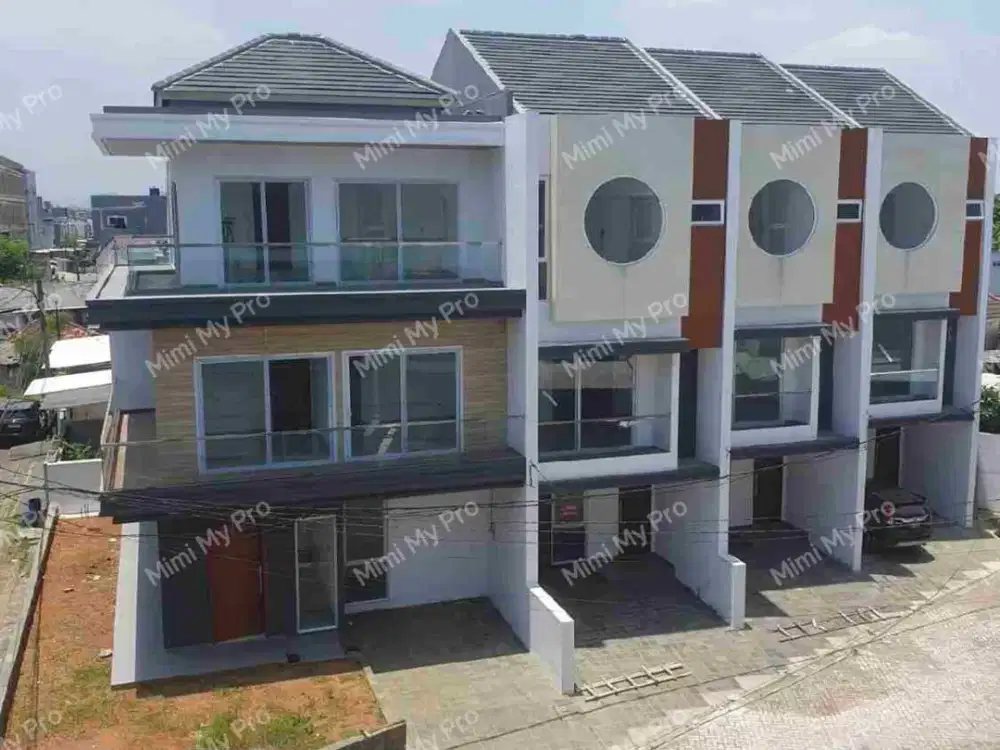 Dijual Rumah Brand New 3 lantai di Taman Surya 5