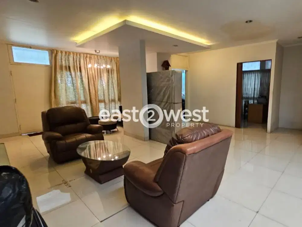 Rumah Tanjung Duren Jakarta Barat Lokasi Bagus Pinggir Jalan Raya Siap untuk Usaha