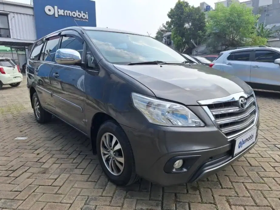 DP MURAH Toyota Kijang Innova 2.0 G Bensin-AT 2015 Abu-Abu CSFNB
