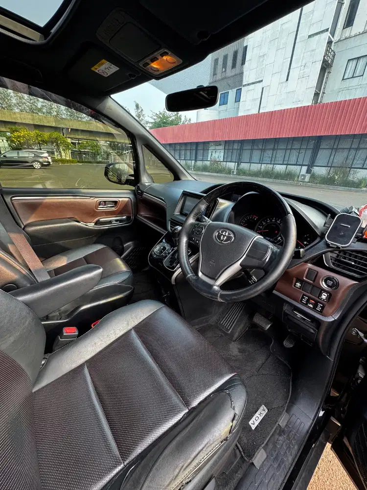 Toyota Voxy 2018 Hitam