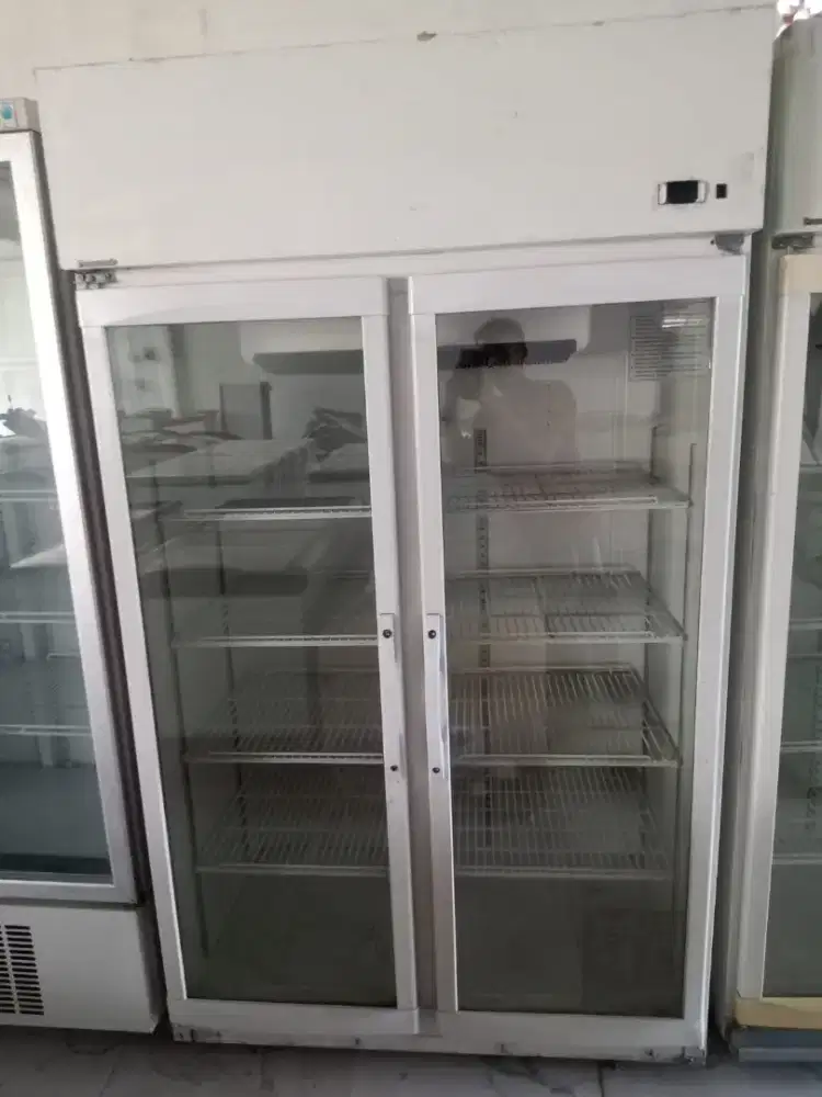 Showcase, shokes 2 pintu
