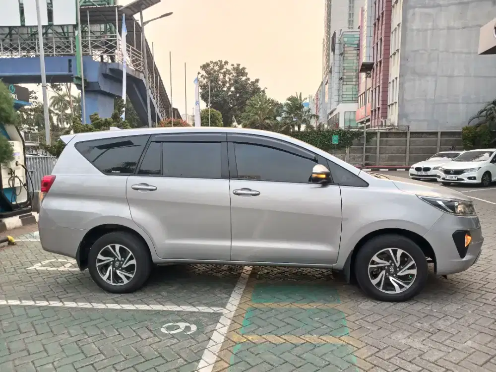 Toyota kijang Innova 2.4 Solar 2025 AT km low pajak pjg Istimewa