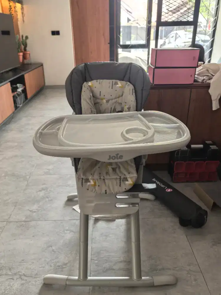 kursi makan bayi