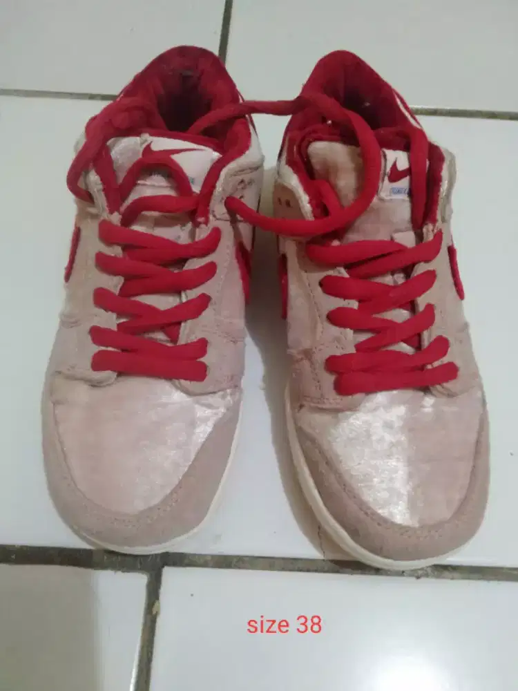 Sepatu trendy layak pakai