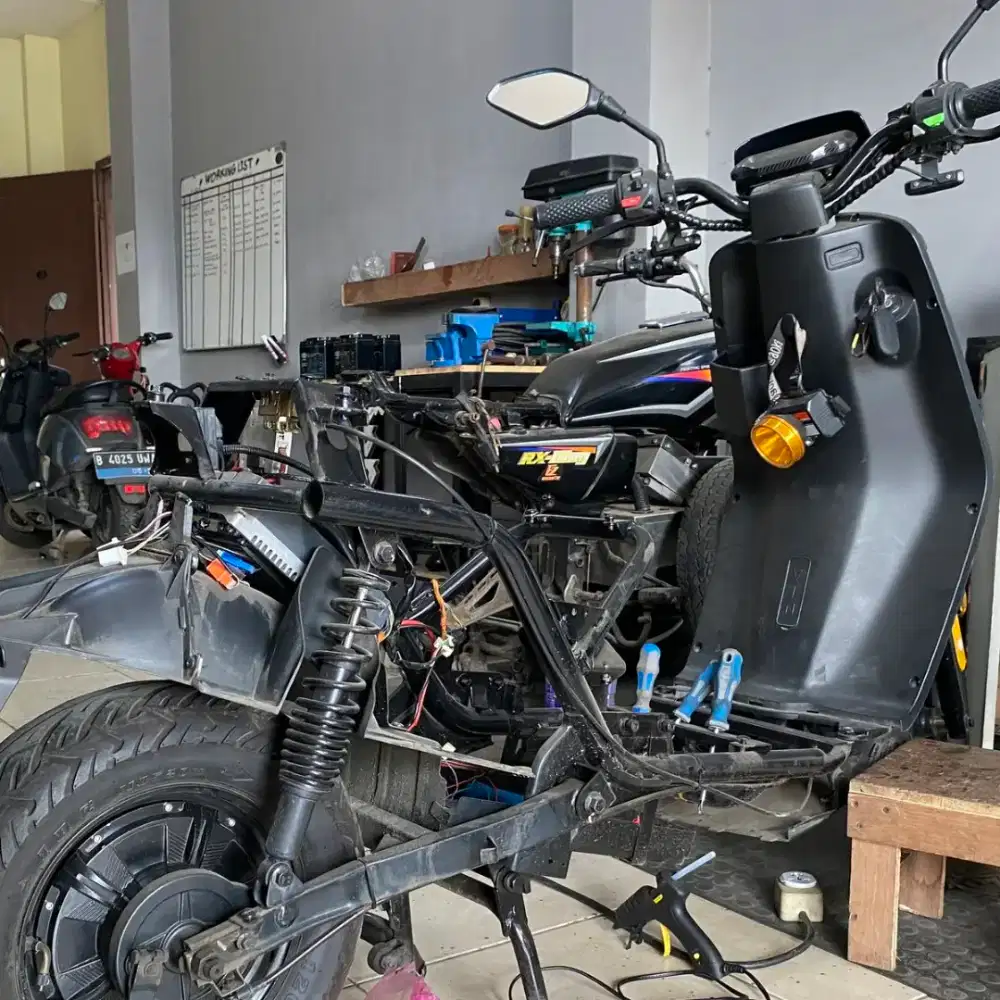 Loker Teknisi/Montir Motor Listrik