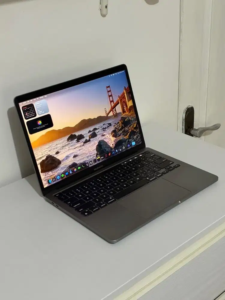 MacBook Pro 2022 M2 13 inch 8/256