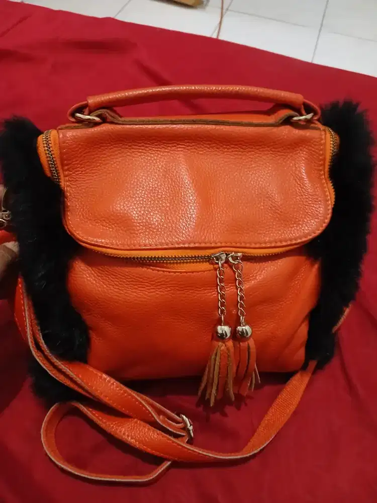 Tas cantik warna orange bulu